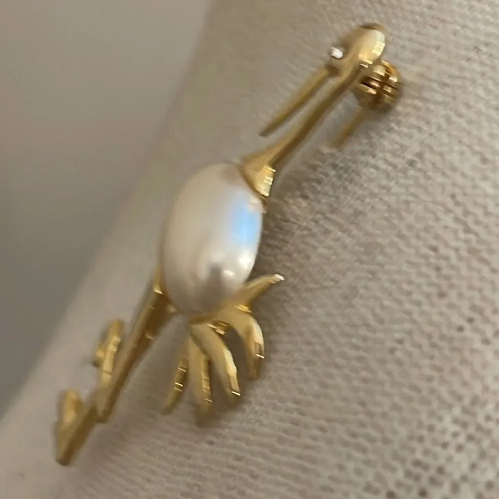 Vintage Simulated Pearl Belly Gold Tone Flamingo Stork Bird Pin Brooch
